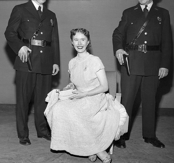 盤點(diǎn)：世界上最昂貴的名人禮服，有多貴就有多美！（組圖）