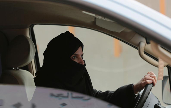 這個不準(zhǔn)女性開車的國家，終于要有女司機啦！