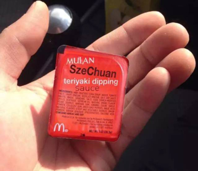 為了爭奪這一小包四川辣醬，美國人民甚至驚動了警察