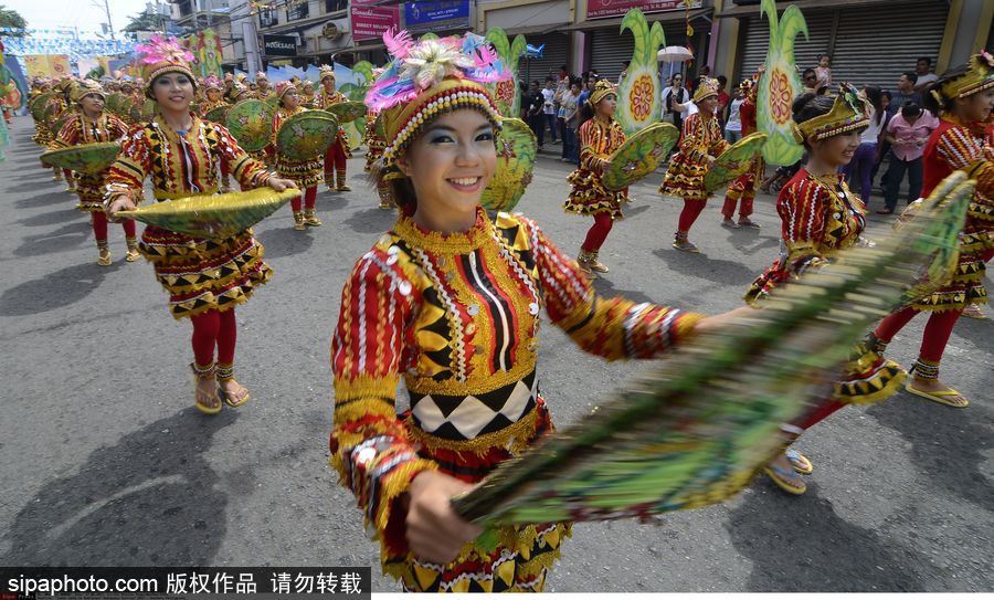民族的才是世界的 探尋最美傳統(tǒng)服飾（組圖）