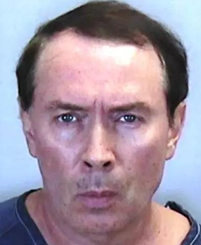 愛(ài)彼迎又曝偷拍丑聞，攝像頭正對(duì)床位！住民宿如何防偷窺