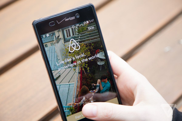 愛(ài)彼迎又曝偷拍丑聞，攝像頭正對(duì)床位！住民宿如何防偷窺