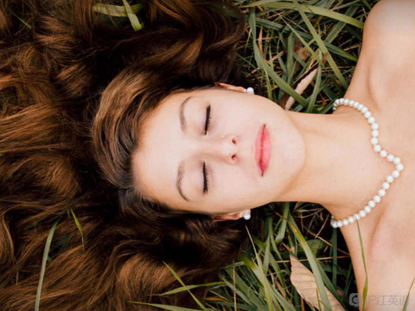 遇到顏值高、氣質(zhì)好的人如何用英語表達(dá)贊美？