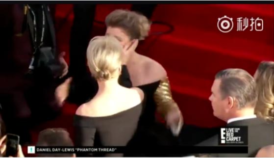 格萊美歌后克萊森金球獎現(xiàn)場“追星” stan到底啥意思？