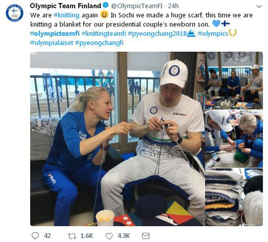 真淡定！芬蘭教練冬奧賽場打毛線 四年前索契他就這么干