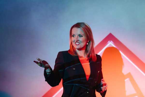 考驗情商的時刻：怎么跟老板談?wù)埣俸娃o職？專家給你支了幾招……