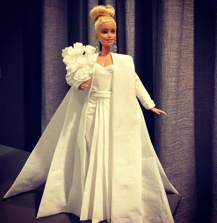 用衛(wèi)生紙給芭比娃娃做的婚紗 你最喜歡哪一件？（組圖）