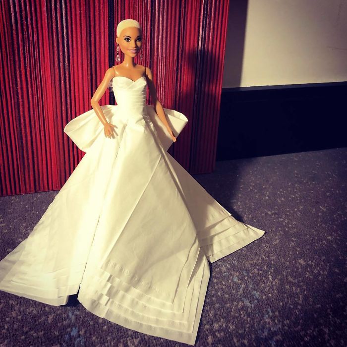 用衛(wèi)生紙給芭比娃娃做的婚紗 你最喜歡哪一件？（組圖）