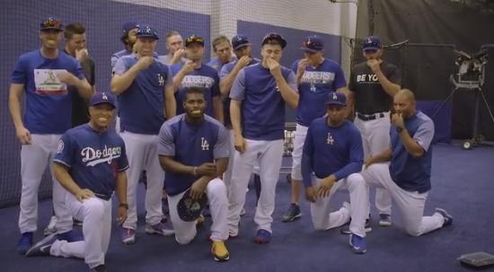 “檸檬臉挑戰(zhàn)”在外國火了，這項挑戰(zhàn)與這種疾病有關