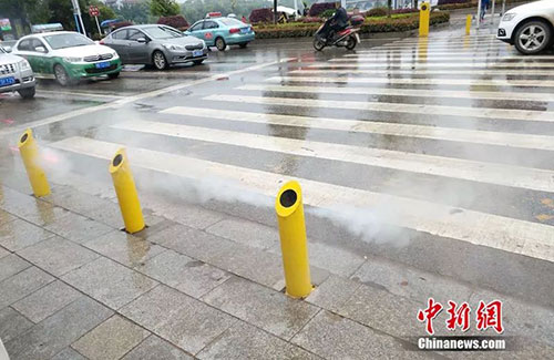 闖紅燈就被噴水霧 這款神器能治好中國(guó)式過(guò)馬路嗎？