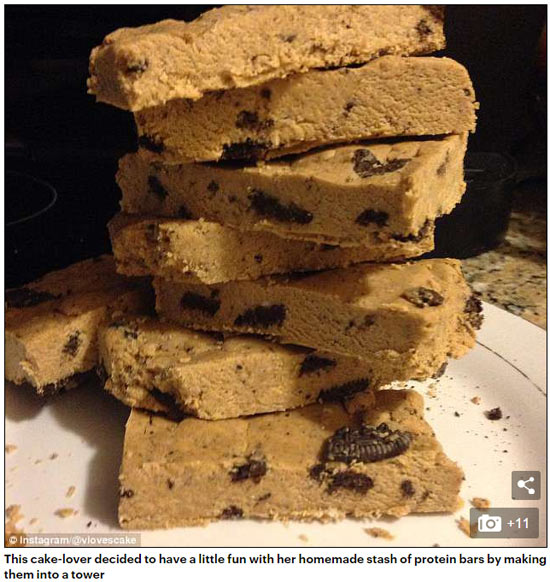 食物“疊疊樂”成社交媒體新潮流 網(wǎng)友爭(zhēng)相挑戰(zhàn)（組圖）