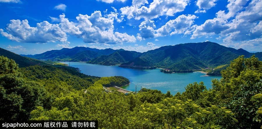 藍(lán)天白云刷屏！盤點(diǎn)風(fēng)清日朗的絕美風(fēng)光 為眼睛降溫