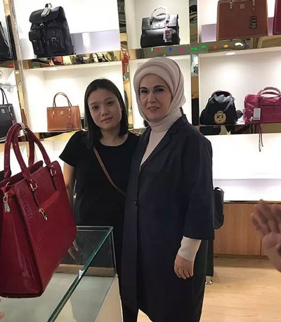 北京秀水街女老板全英文砍價(jià)，野路子口語逆天了（視頻）