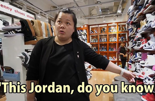 北京秀水街女老板全英文砍價(jià)，野路子口語(yǔ)逆天了（視頻）