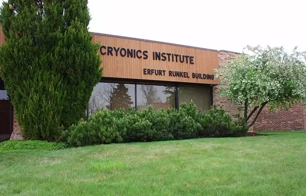 英國患癌女孩獲準冰凍遺體 期待200年后復(fù)活