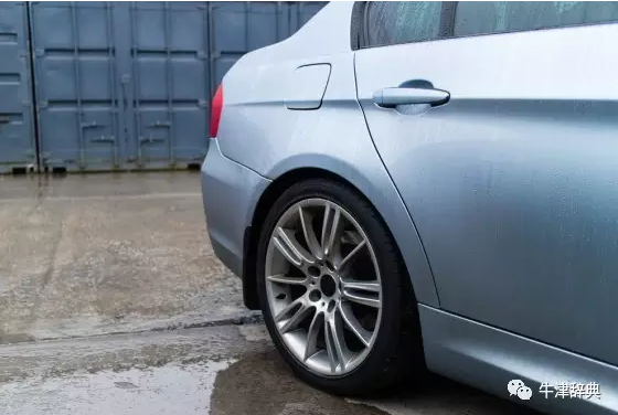 斑馬為何要過(guò)馬路？在美國(guó)和英國(guó)有關(guān)駕駛的語(yǔ)言