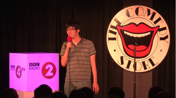 華裔小哥講了個(gè)段子，就榮獲了愛丁堡國(guó)際藝穗節(jié)笑話獎(jiǎng)，這種英式幽默你能懂嗎？