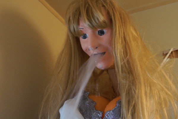 日本男子把淋浴頭改裝成“女朋友”（組圖）