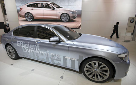 Global auto glitz revs up in Shanghai auto show