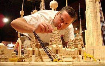 美國男子600萬根牙簽打造“牙簽城”