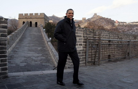 Obama tours Great Wall of China
