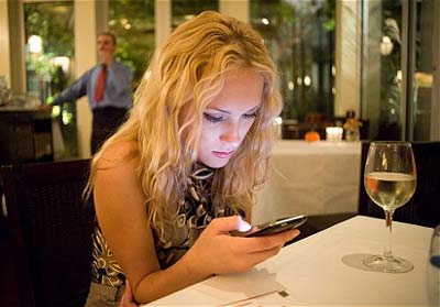 研究：大學(xué)生對(duì)現(xiàn)代科技上癮 猶如吸毒