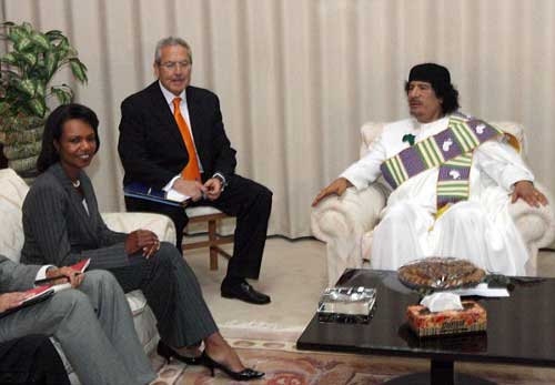 卡扎菲住所驚現(xiàn)“我親愛(ài)的”賴斯相冊(cè)