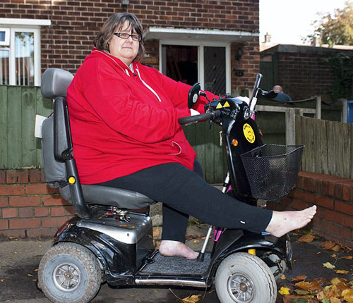 英國(guó)一女子因?qū)Υ┬^(guò)敏20年不工作領(lǐng)取政府救濟(jì)