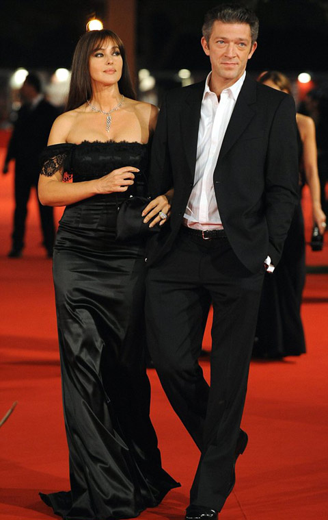 雙語(yǔ)點(diǎn)評(píng)國(guó)外娛樂圈分道揚(yáng)鑣的姐弟戀夫妻(圖)