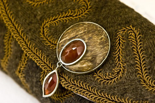 美國(guó)女性用廢棄狗毛制成高端時(shí)尚包