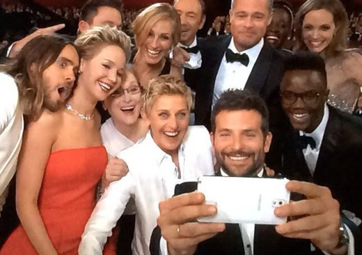 什么是“自拍轟炸”?