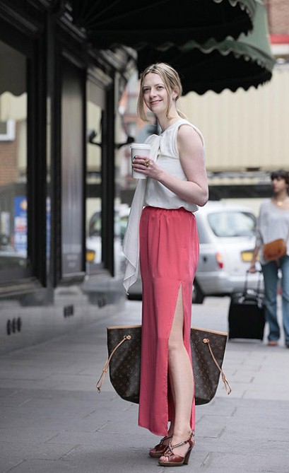 今年夏天流行“開(kāi)叉裙”（組圖）