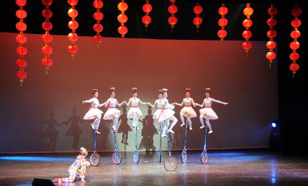 Chinese acrobats perform on grand show in Washington