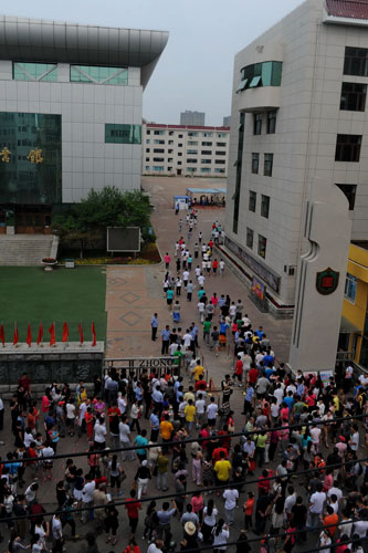 Students at a test site in Changchun, Northeast China’s Jilin province, June 7, 2013. Big exam day kicks off