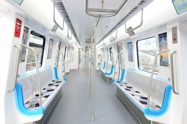 Self-driving metro train rolls off Jilin production line