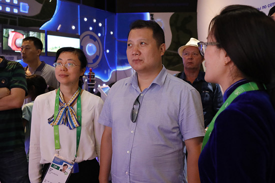 阿拉木圖總領(lǐng)事館副總領(lǐng)事參觀中國館:感受“智慧能源的一天”