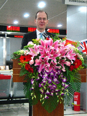 英國新簽證中心正式運營 大使回應(yīng)留英熱點話題