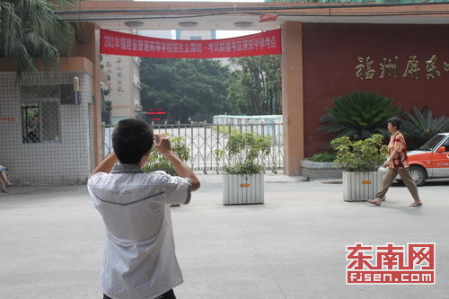 2011年福建高考首日　有人遲到有人警車接送(圖)