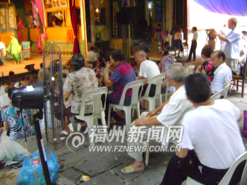 榕市區(qū)4公園新添便民納涼點(diǎn) 增設(shè)飲水機(jī)電風(fēng)扇等