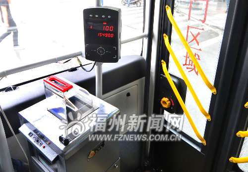 福州公交試用新刷卡器　刷卡更快速縮短排隊(duì)時(shí)間