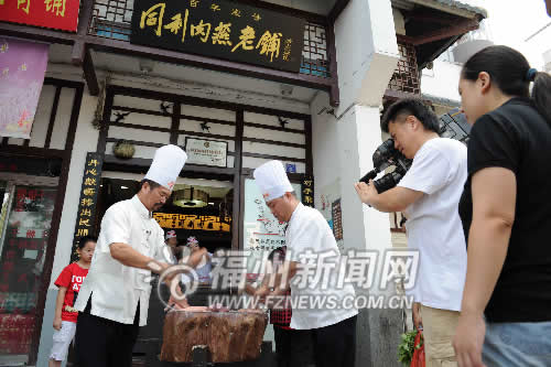 央視《走遍中國》駕機開拍福州小吃