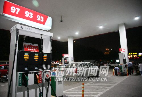 汽柴油9日起每噸下調(diào)300元　16個月以來首次降價