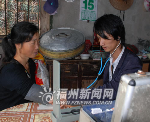 “最帥”醫(yī)生留守海島兩年 500名居民的全科醫(yī)生