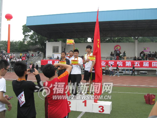 榕城高校運(yùn)動(dòng)會(huì)接連開(kāi)幕　場(chǎng)上比體力場(chǎng)下拼創(chuàng)意