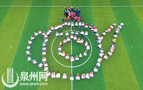 Quanzhou students beckon New Year with cutouts