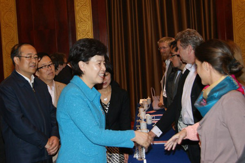 Gansu “Dunhuang Award” goes to foreign experts