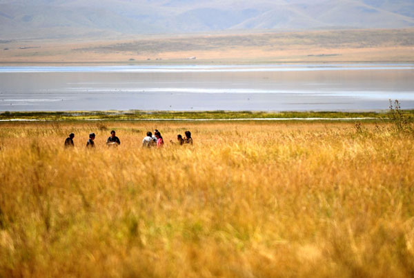 Tourists visit the Gahai Lake, the biggest freshwater lake and with an altitude of 3,480 meters in Northwest China’s Gansu province, Sept 13, 2012. Gahai Lake (Gannan Tibetan autonomous prefecture, Gansu province)
