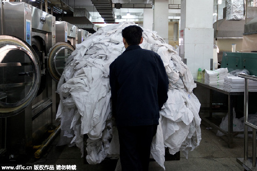 Railway workers to keep beddings clean during travel rush