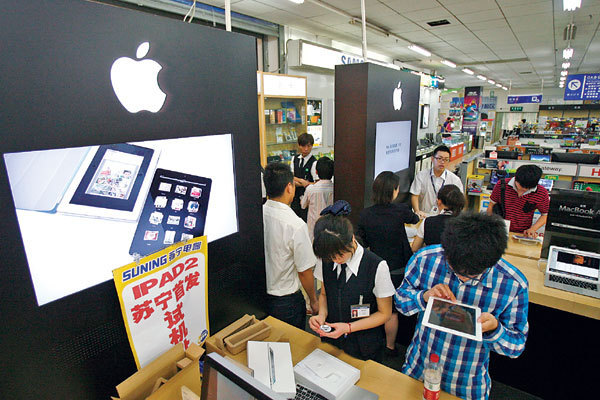 Customers purchase iPad 2 tablet computers at electronics retailer Suning's store in Wuhan, capital of Central China's Hubei province, on May 6, 2011. Provided to China Daily Tech wonders set to change the world