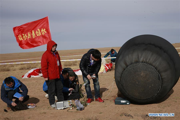 Re-entry capsule of SJ-10 lands in North China